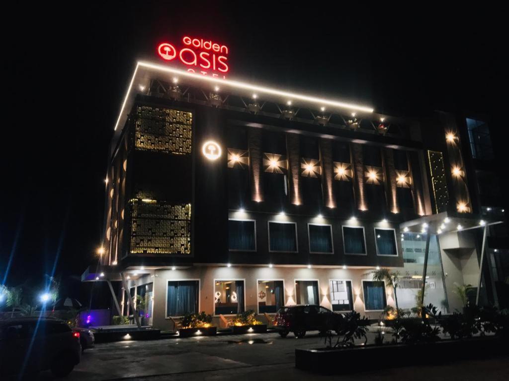 Golden Oasis Hotel Mahesana エクステリア 写真