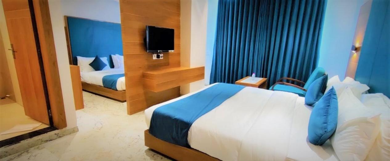 Golden Oasis Hotel Mahesana エクステリア 写真